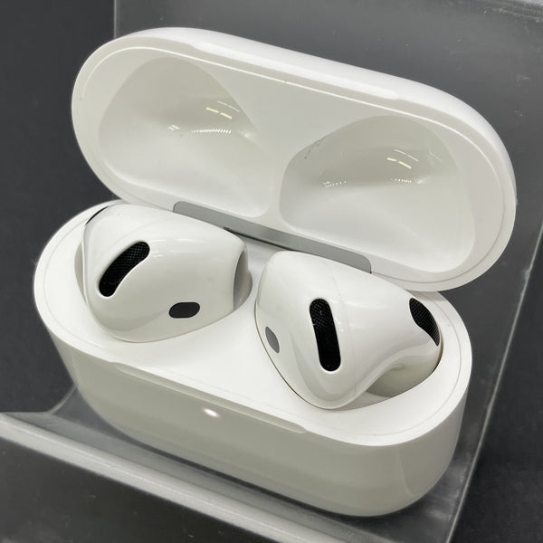 【中古】AirPods 4 MXP93J/A（アクティブノイズキャンセリング搭載）【秋葉原】