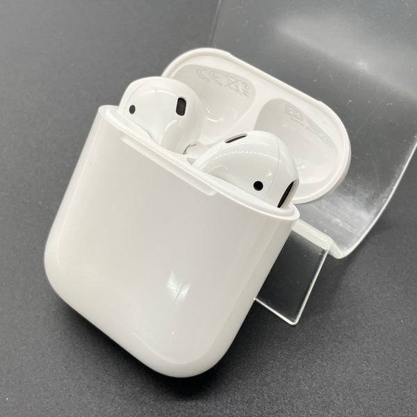 【中古】AirPods with Charging Case MV7N2J/A【秋葉原】