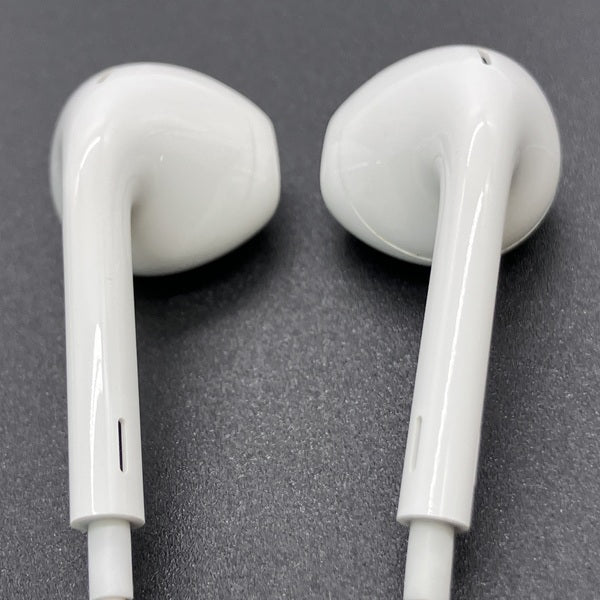 【中古】EarPods with Lightning Connector【秋葉原】