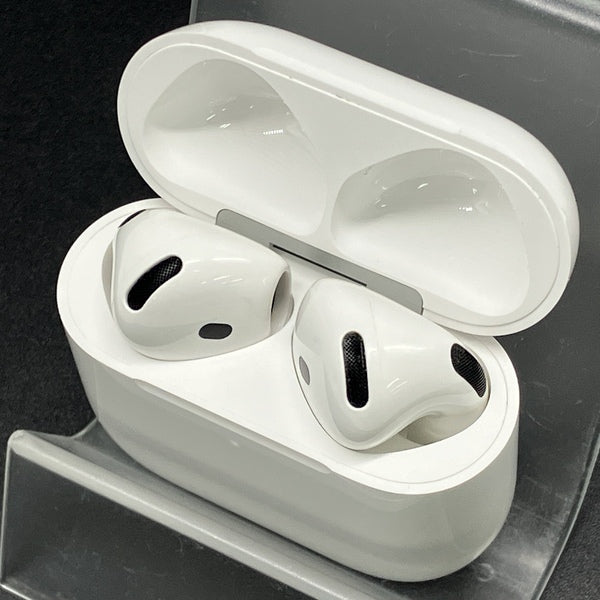 【中古】AirPods 4 MXP93J/A（アクティブノイズキャンセリング搭載）【秋葉原】