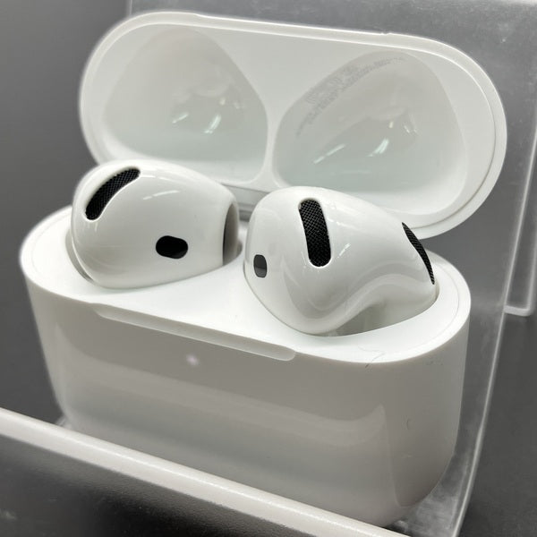【中古】AirPods 4 MXP93J/A（アクティブノイズキャンセリング搭載）【秋葉原】
