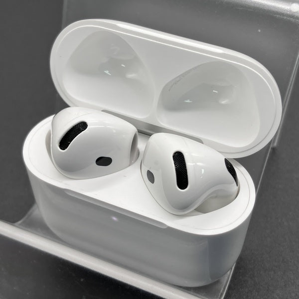 【中古】AirPods 4 MXP93J/A（アクティブノイズキャンセリング搭載）【秋葉原】