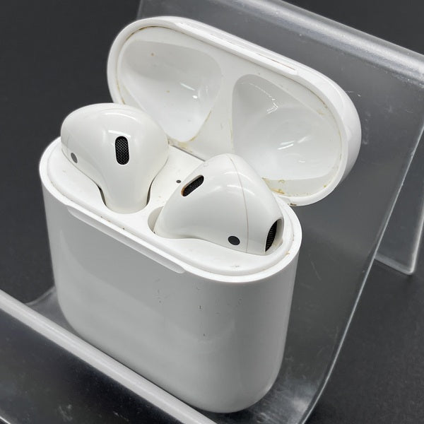 【中古】AirPods with Charging Case MV7N2J/A【秋葉原】