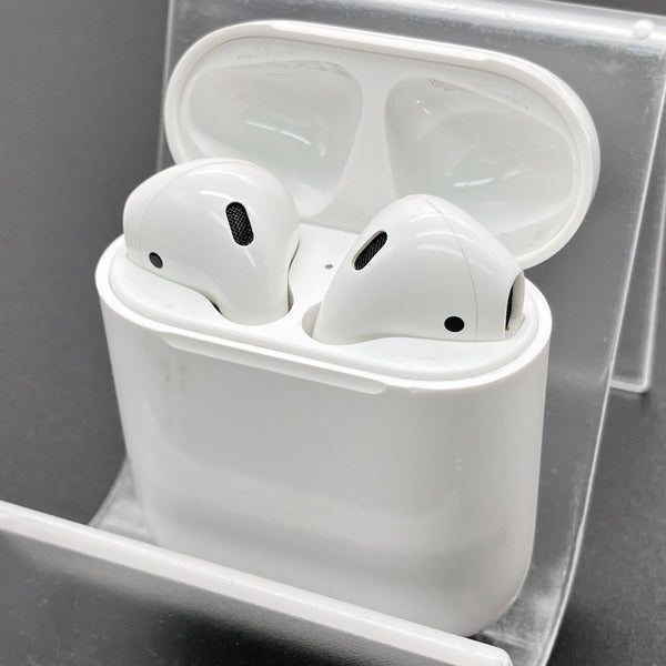 【中古】AirPods with Charging Case MV7N2J/A【秋葉原】