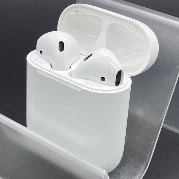 【中古】AirPods with Charging Case MV7N2J/A【日本橋】
