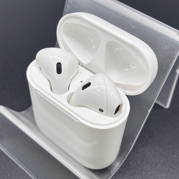 【中古】AirPods with Charging Case MV7N2J/A【秋葉原】