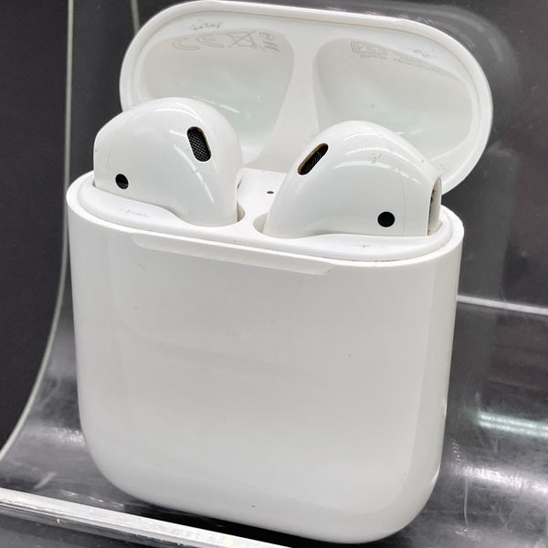 【中古】AirPods with Charging Case MV7N2J/A【秋葉原】