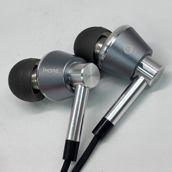 【中古】E1001 Triple-Driver In-Ear Headphones シルバー【秋葉原】