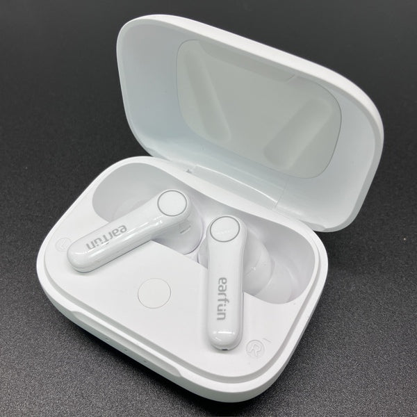 【中古】Air Pro 4 - White【秋葉原】
