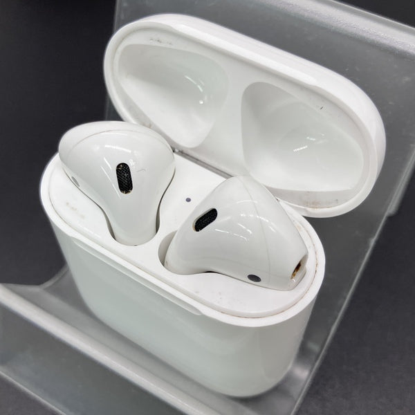 【中古】AirPods with Charging Case MV7N2J/A【日本橋】