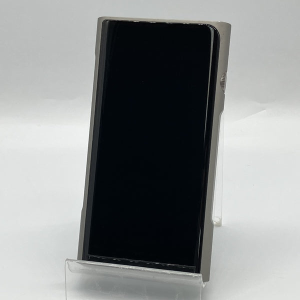 【中古】M6 PRO チタニウム【秋葉原】