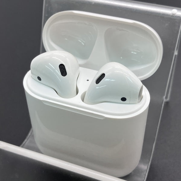 【中古】AirPods with Charging Case MV7N2J/A【秋葉原】