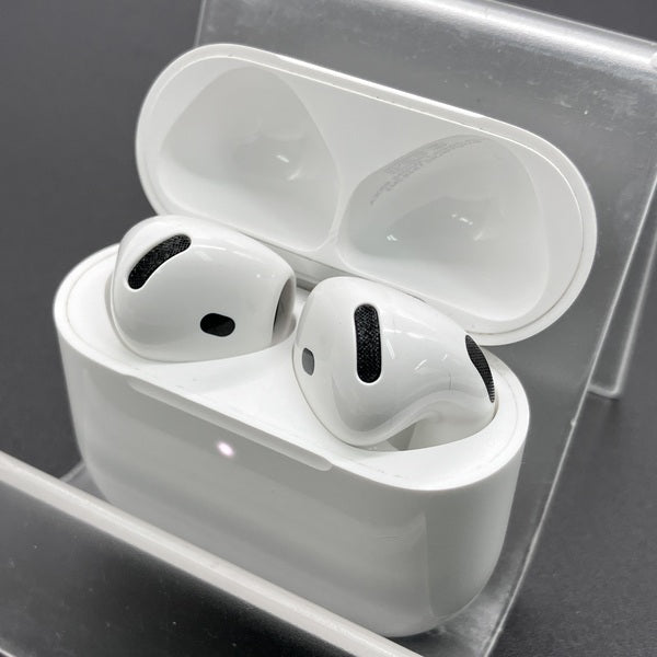 【中古】AirPods 4 MXP93J/A（アクティブノイズキャンセリング搭載）【秋葉原】