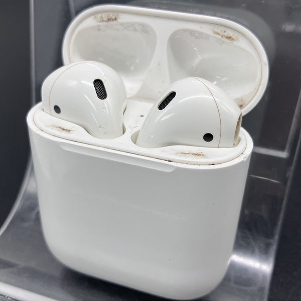 【中古】AirPods with Charging Case MV7N2J/A【秋葉原】