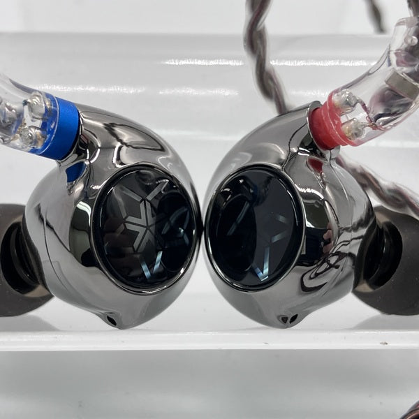 【中古】FH11 Black 【FIO-IEM-FH11-B】【秋葉原】