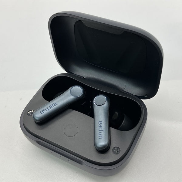 【中古】Air Pro 4 - Black【秋葉原】