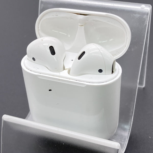 【中古】AirPods with Charging Case MV7N2J/A【秋葉原】