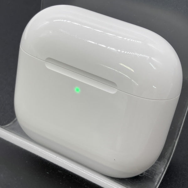 【中古】AirPods 4 MXP93J/A（アクティブノイズキャンセリング搭載）【秋葉原】