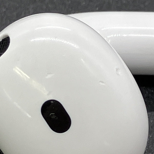 【中古】AirPods 4 MXP93J/A（アクティブノイズキャンセリング搭載）【秋葉原】