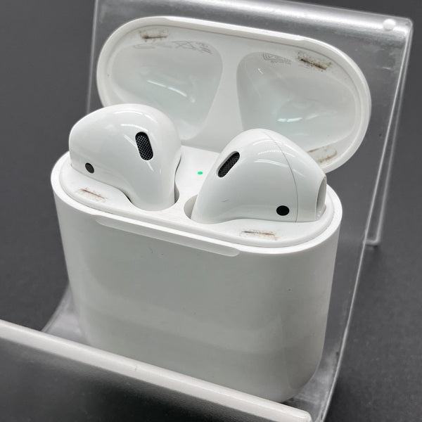 【中古】AirPods with Charging Case MV7N2J/A【秋葉原】