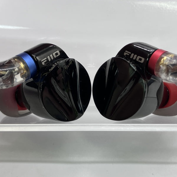 【中古】FD15 Black 【FIO-IEM-FD15-B】